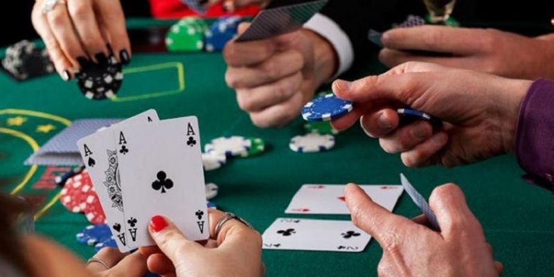Chuyên gia hướng dẫn game thủ mới cách chơi bài Poker chi tiết 