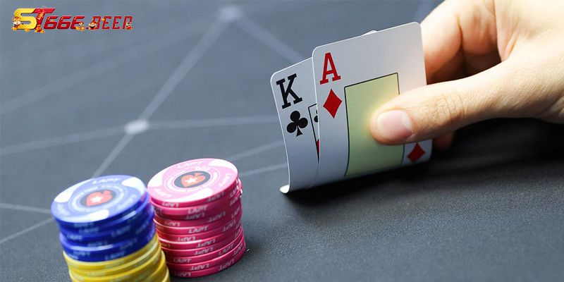 Khi chia bài Poker có cần chiến lược hay không?