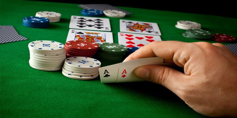 Vòng chia bài chung game Poker